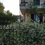 Meadowview Spacious Renovated Ground Floor *